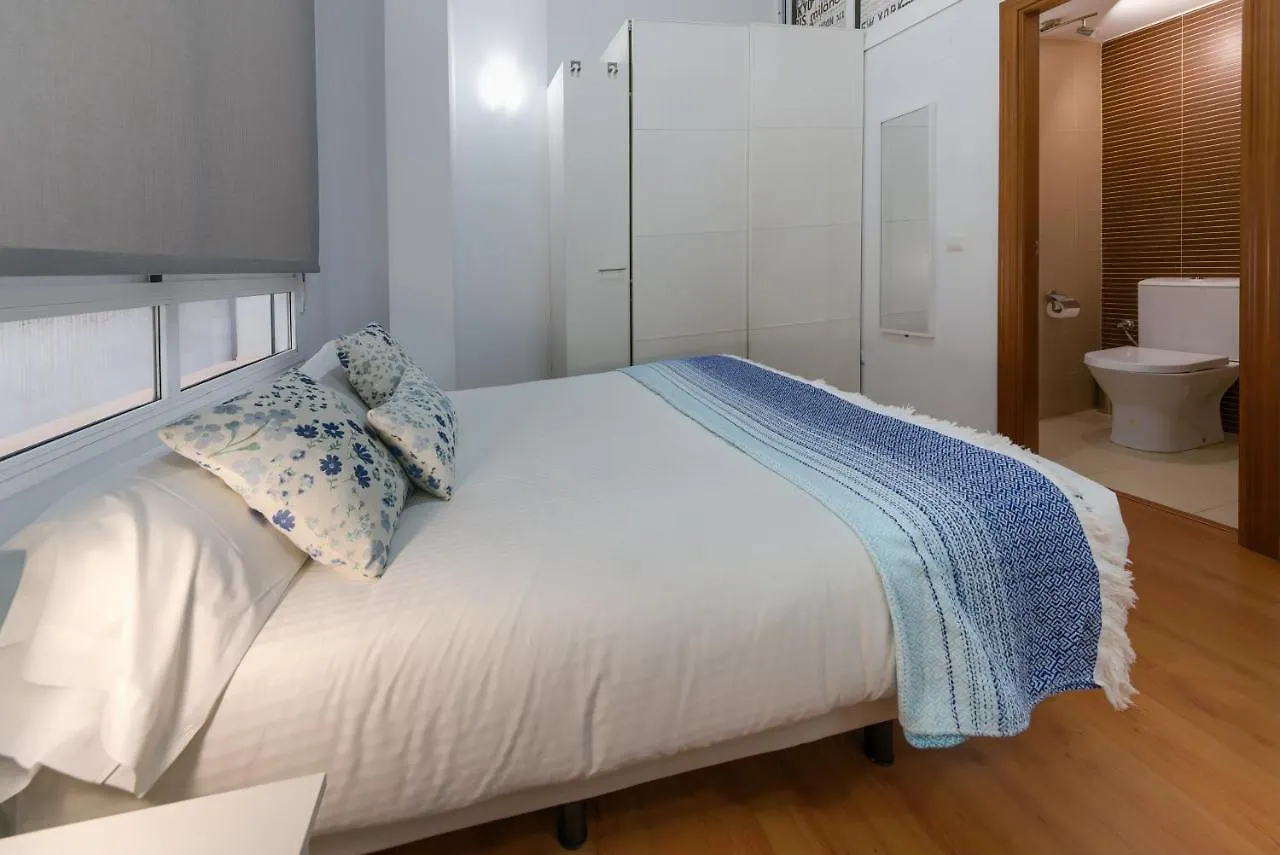 Holidays2Malaga Carreteria 97 Loft High Speed Wifi